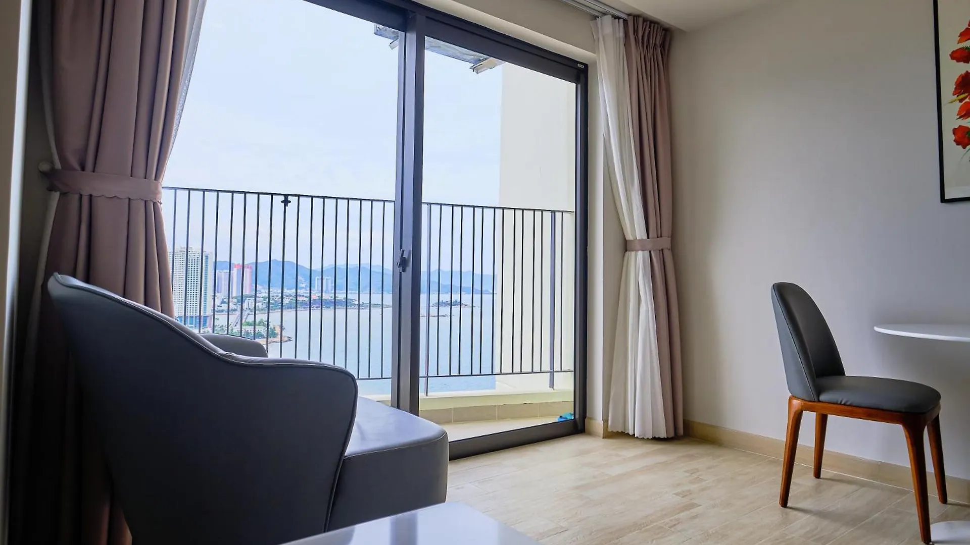 Ocean Sun Apartment - Gold Coast Nha Trang 0*,  Vietnam