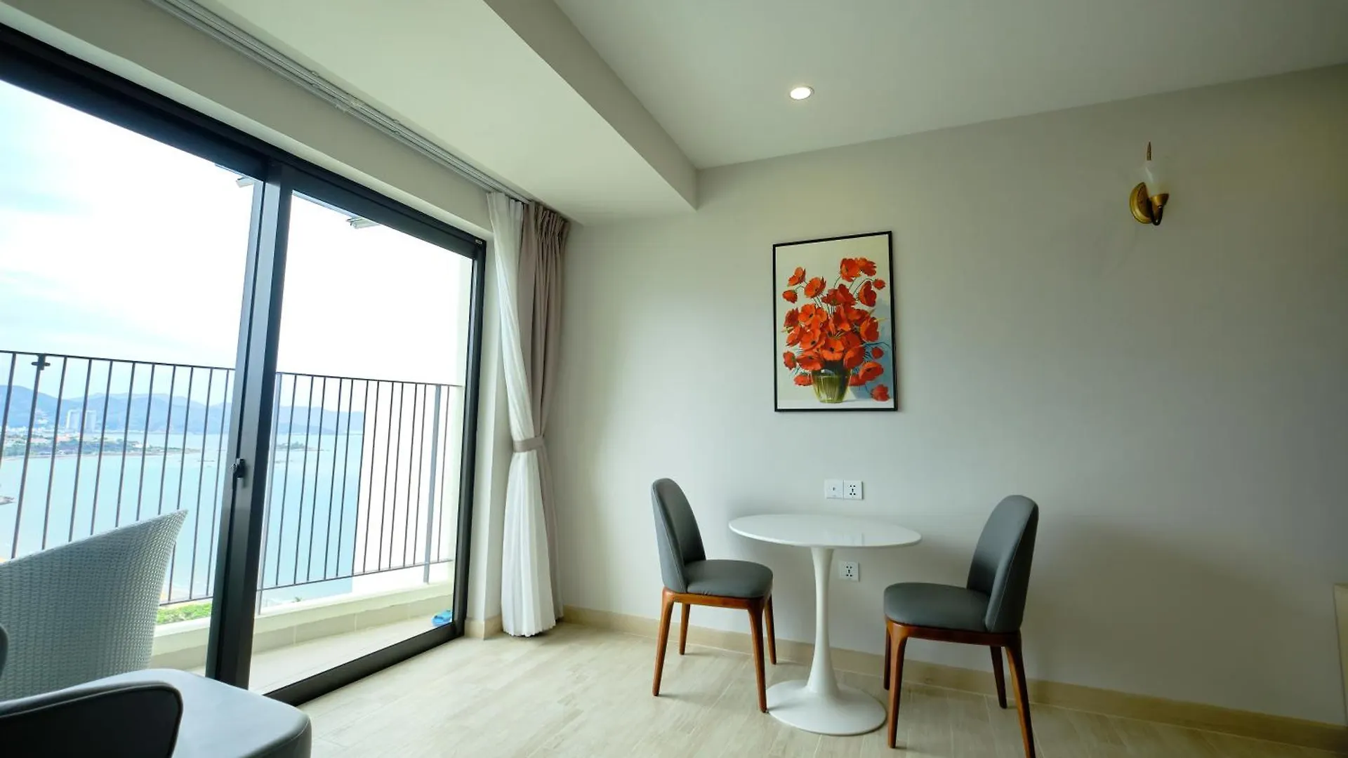 Ocean Sun Apartment - Gold Coast Nha Trang