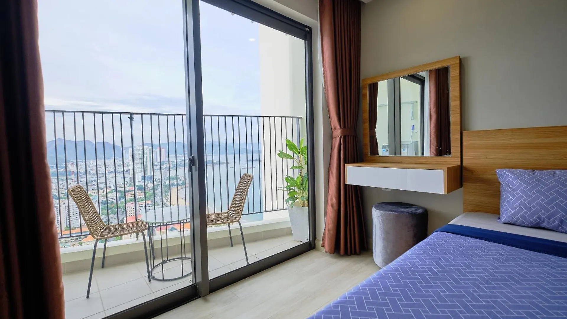 Ocean Sun Apartment - Gold Coast Nha Trang 0*,  Vietnam